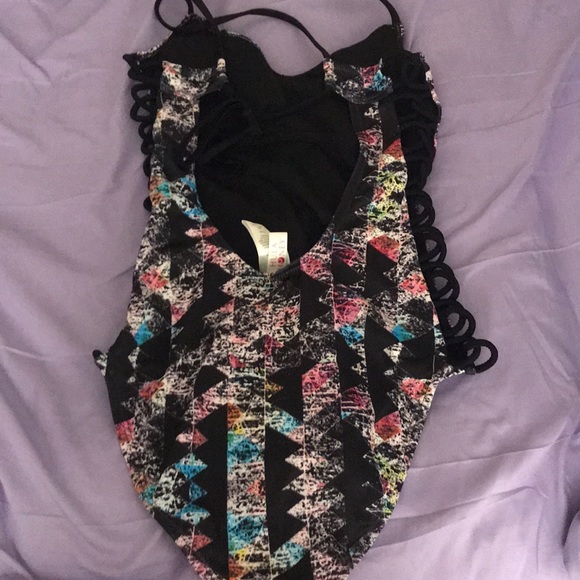 Patterned one piece bathing suit - Picture 2 of 5